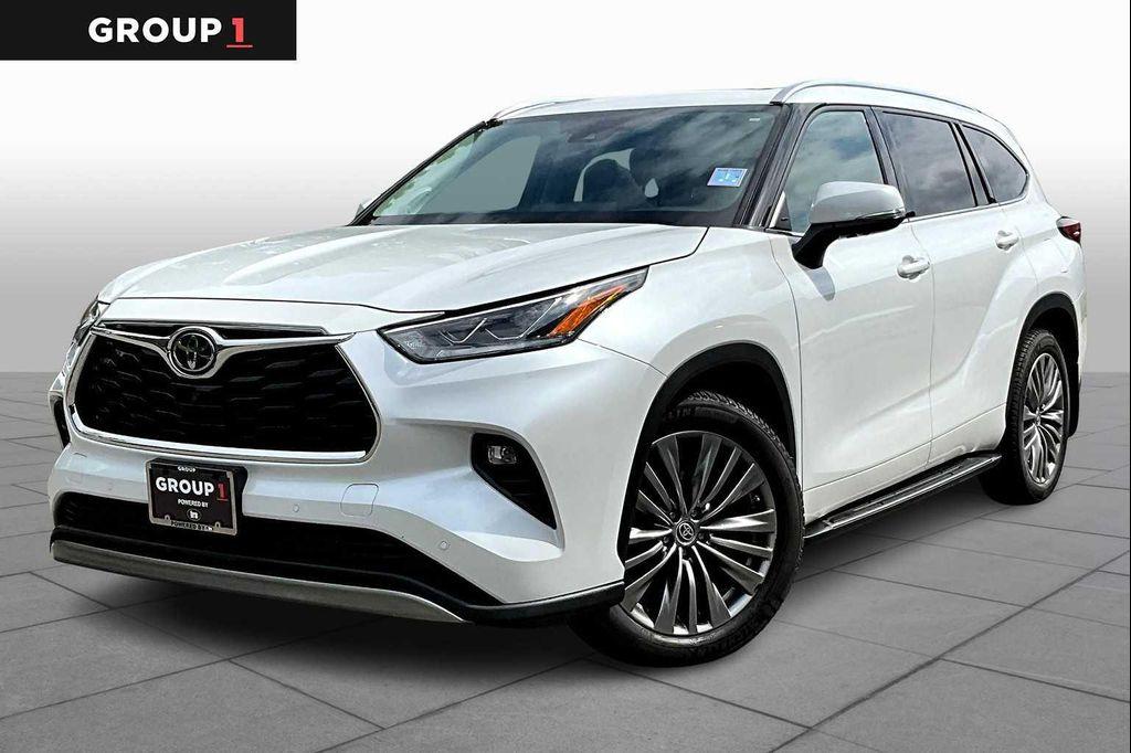 used 2022 Toyota Highlander car, priced at $38,981