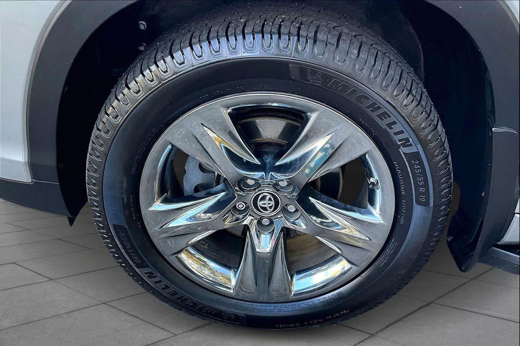 used 2018 Toyota Highlander car, priced at $27,491