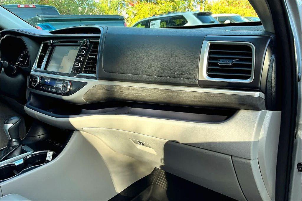 used 2018 Toyota Highlander car, priced at $27,491