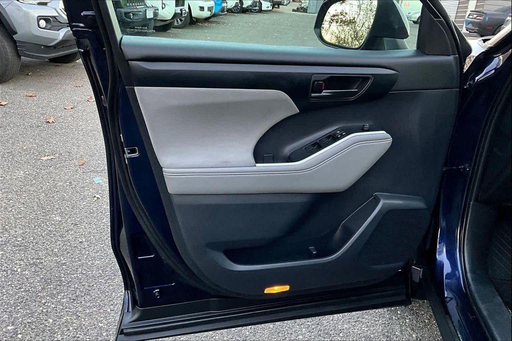 used 2020 Toyota Highlander car, priced at $24,492