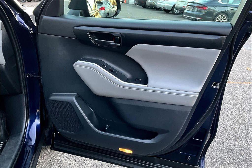 used 2020 Toyota Highlander car, priced at $24,492