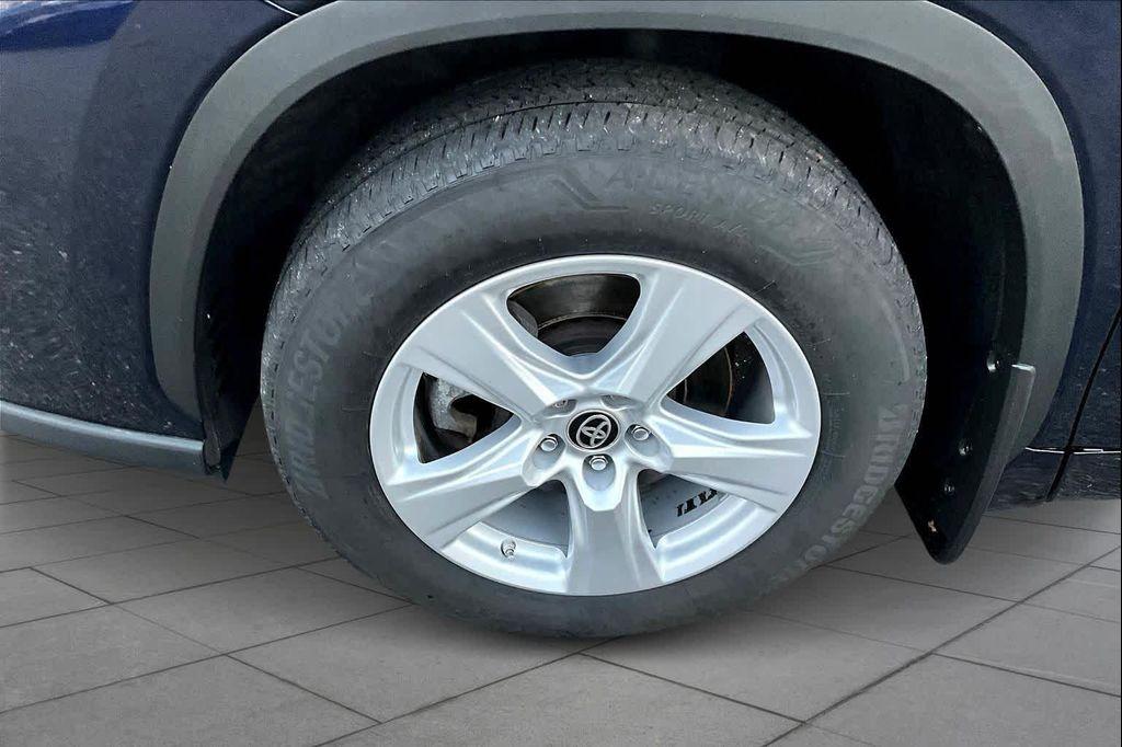 used 2020 Toyota Highlander car, priced at $24,492