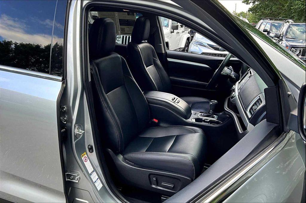 used 2019 Toyota Highlander car, priced at $32,822