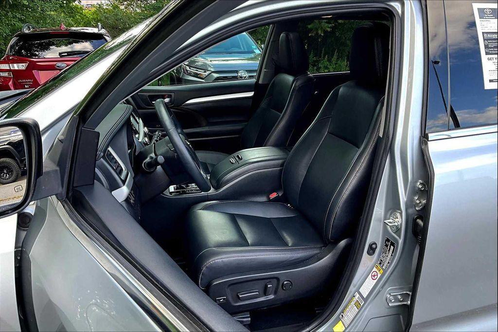 used 2019 Toyota Highlander car, priced at $32,822