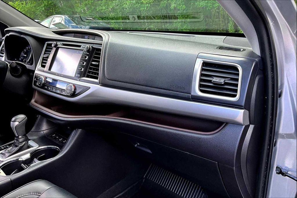 used 2019 Toyota Highlander car, priced at $32,822