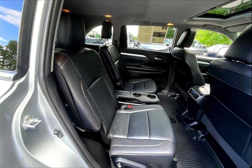 used 2019 Toyota Highlander car, priced at $32,822