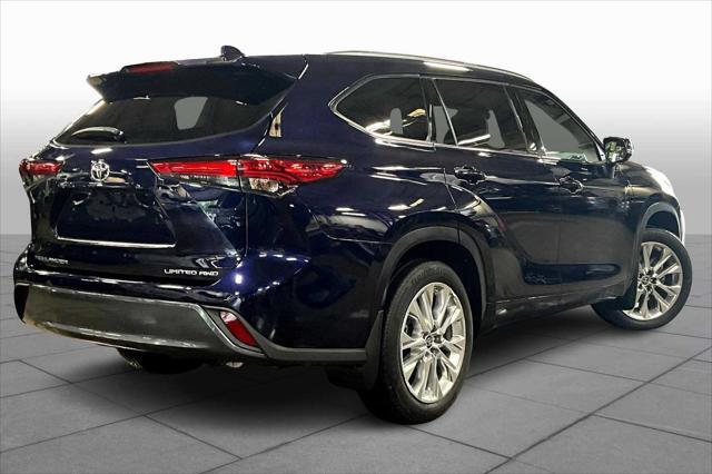 used 2022 Toyota Highlander car, priced at $41,982