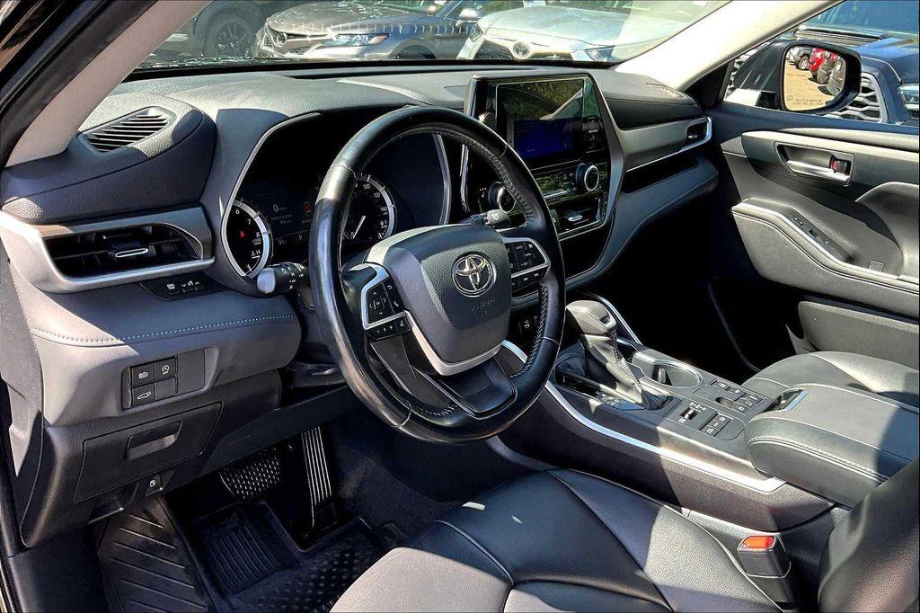 used 2023 Toyota Highlander car, priced at $35,492
