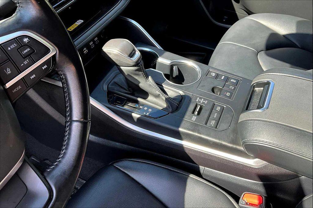 used 2023 Toyota Highlander car, priced at $35,492