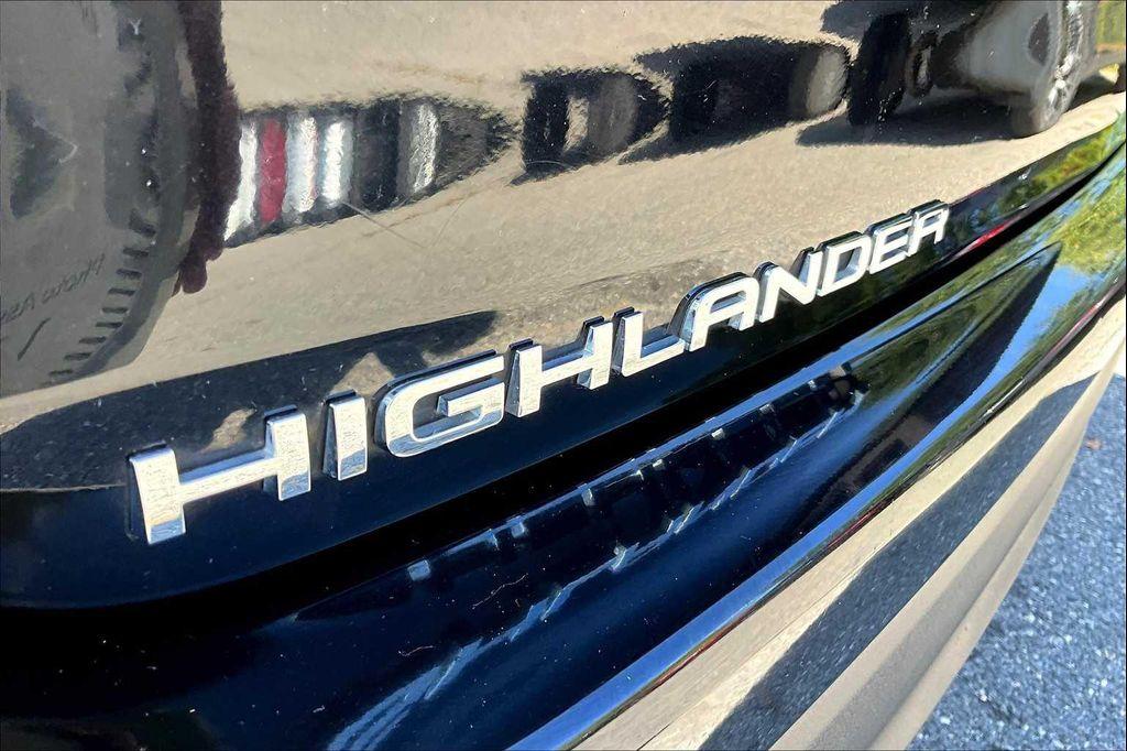 used 2023 Toyota Highlander car, priced at $35,492