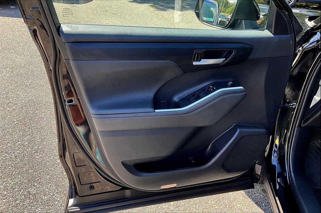 used 2023 Toyota Highlander car, priced at $35,492