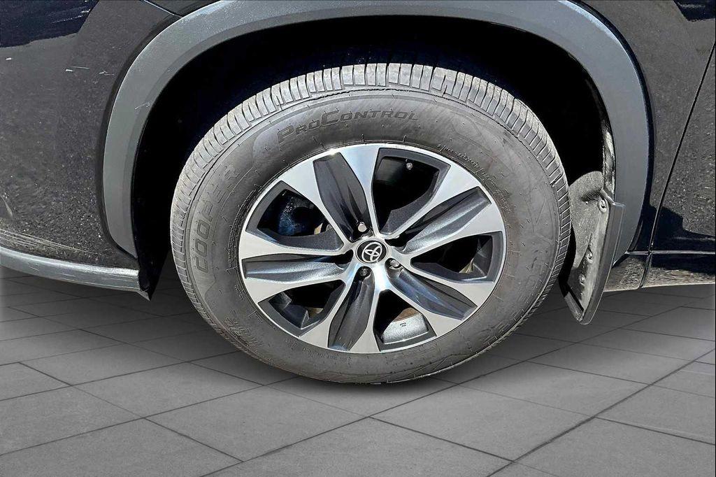 used 2023 Toyota Highlander car, priced at $35,492