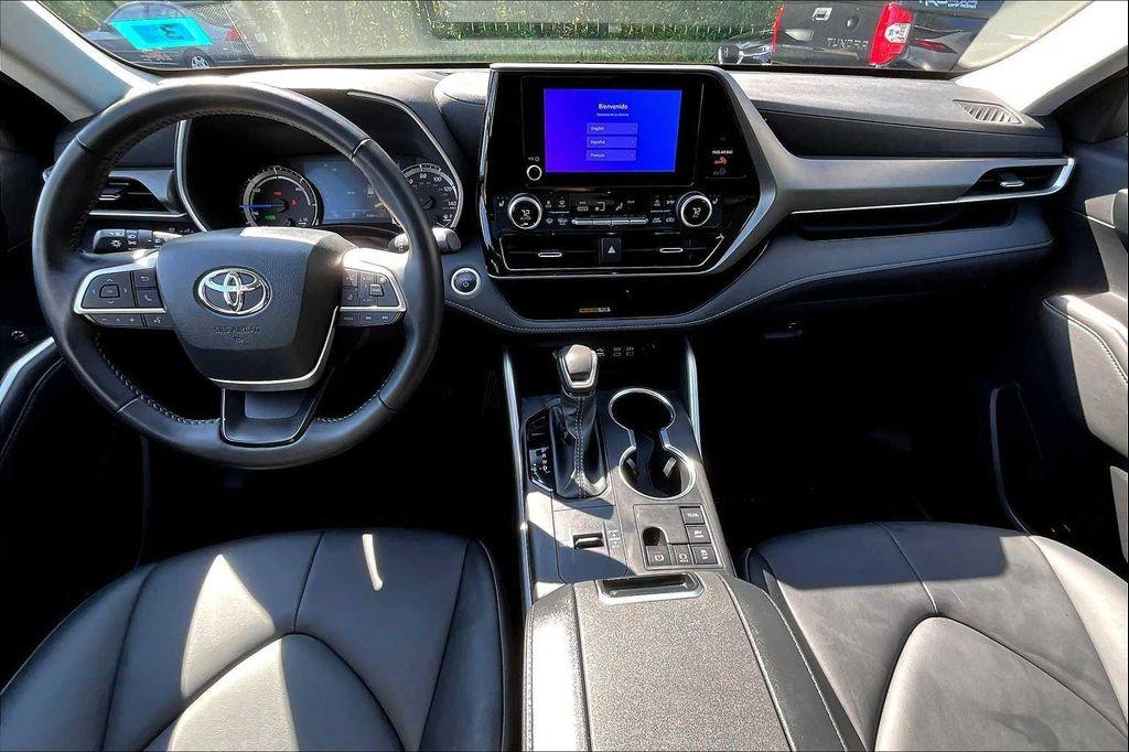 used 2024 Toyota Highlander Hybrid car, priced at $45,492
