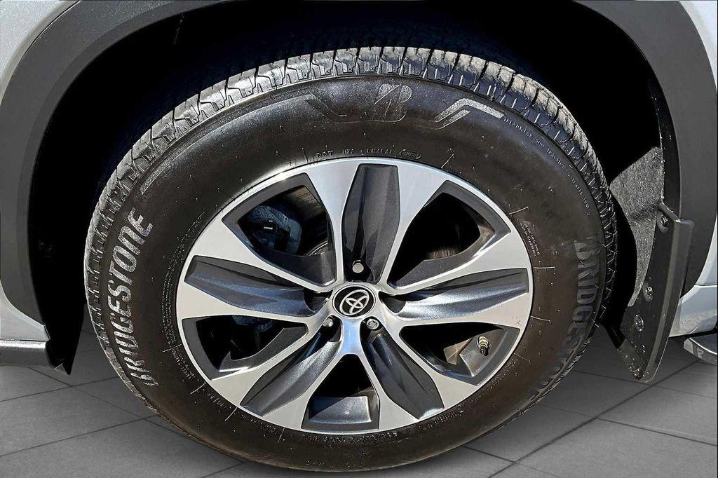 used 2024 Toyota Highlander Hybrid car, priced at $45,492