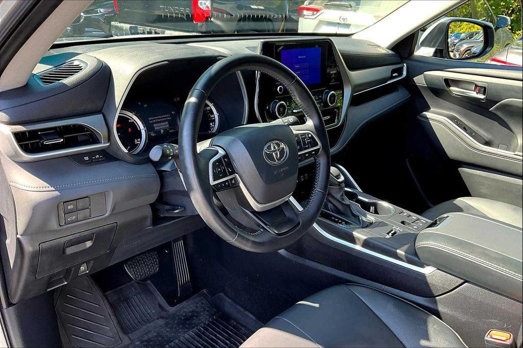 used 2024 Toyota Highlander Hybrid car, priced at $45,492