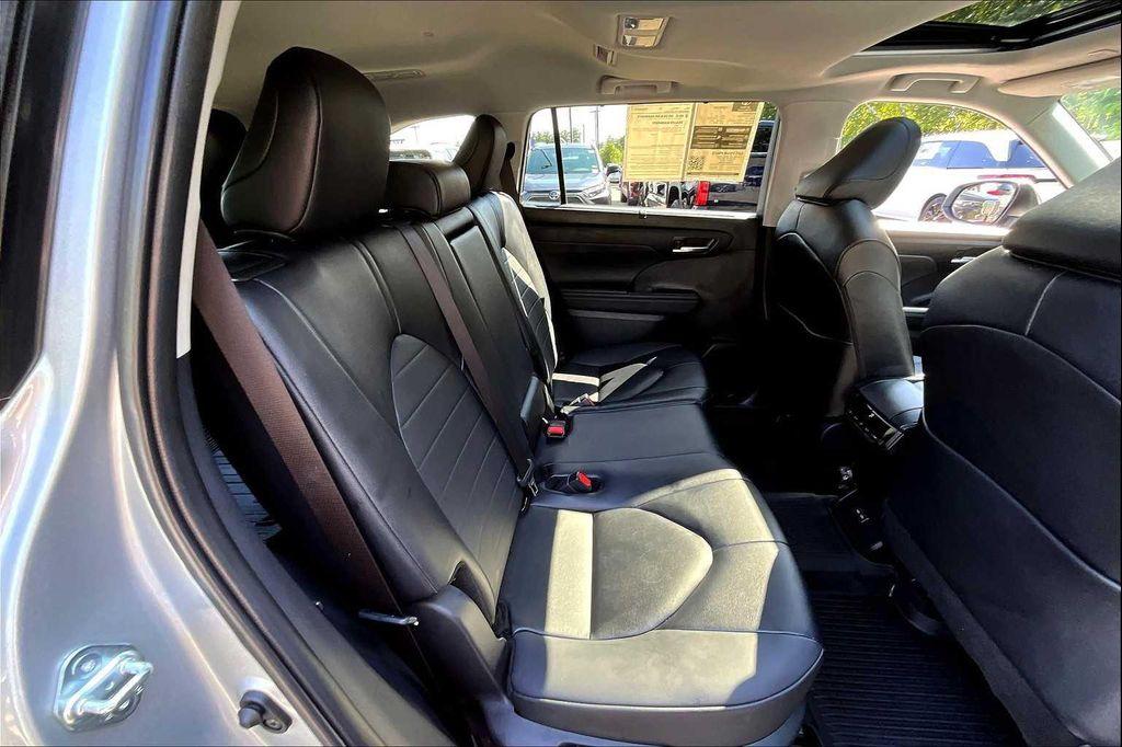 used 2024 Toyota Highlander Hybrid car, priced at $45,492