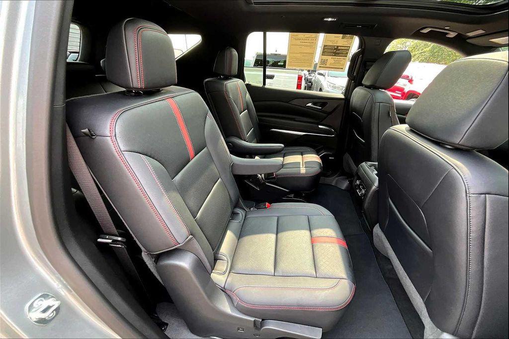 used 2025 Chevrolet Traverse car, priced at $55,892