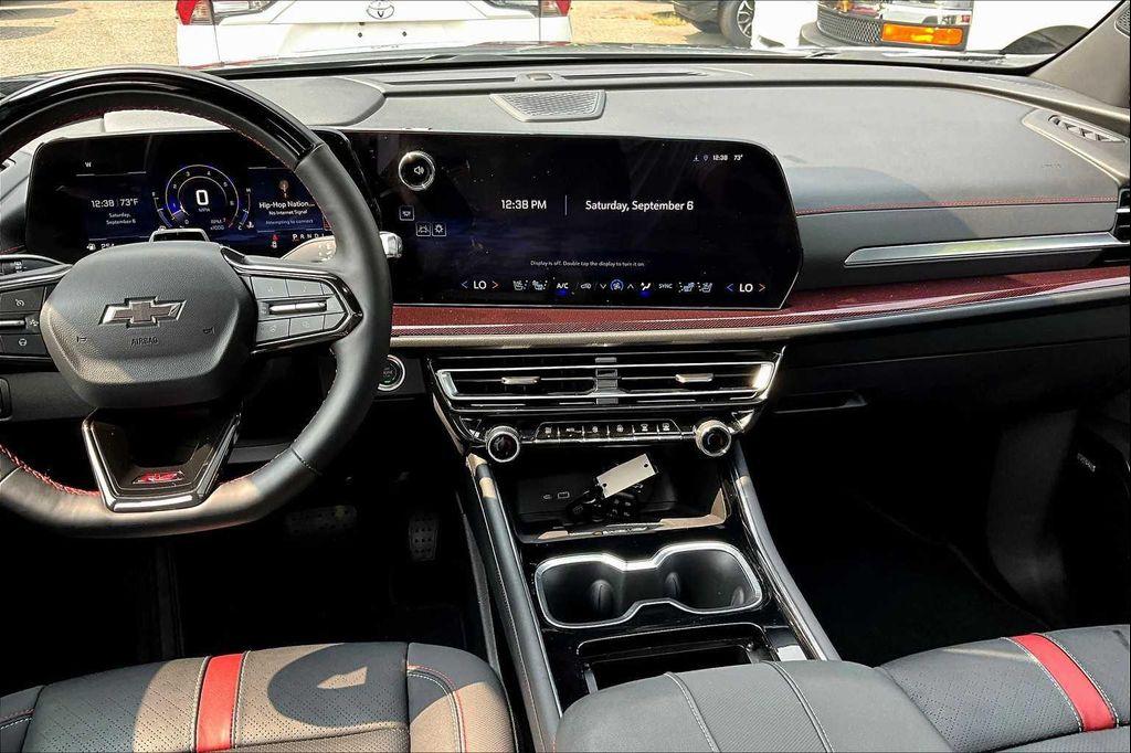 used 2025 Chevrolet Traverse car, priced at $55,892