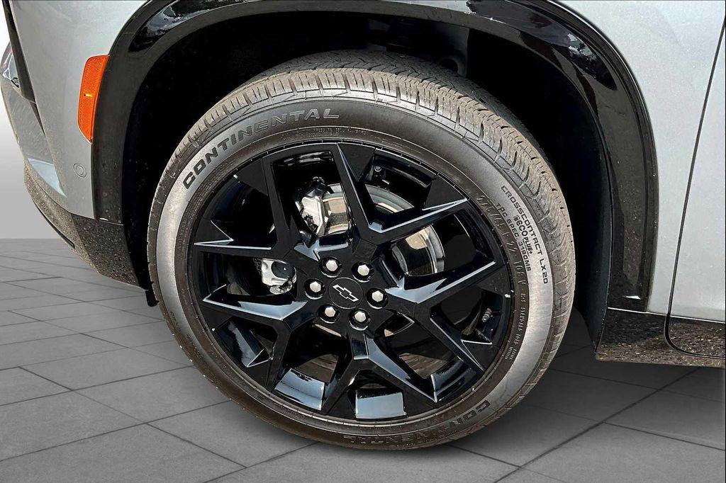 used 2025 Chevrolet Traverse car, priced at $55,892