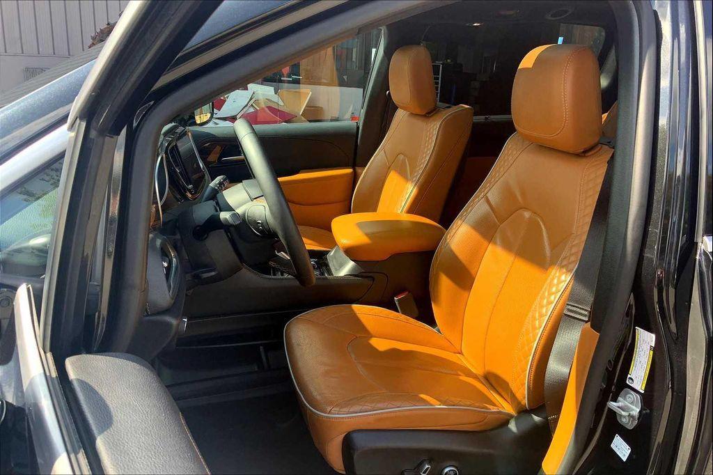 used 2023 Chrysler Pacifica car, priced at $39,492