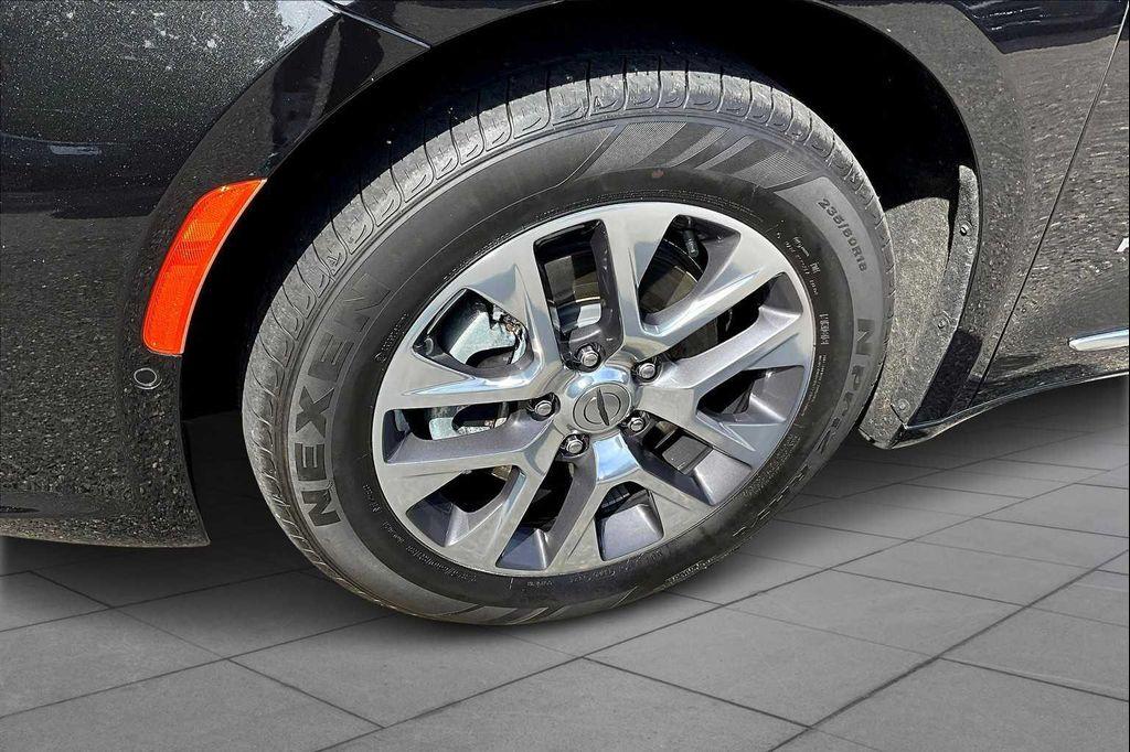 used 2023 Chrysler Pacifica car, priced at $39,492