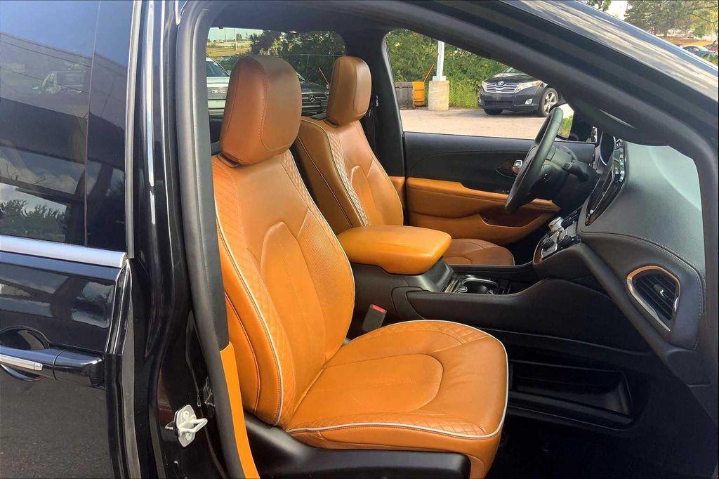 used 2023 Chrysler Pacifica car, priced at $39,492