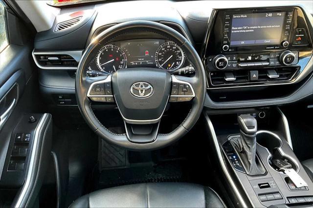 used 2022 Toyota Highlander car, priced at $36,491