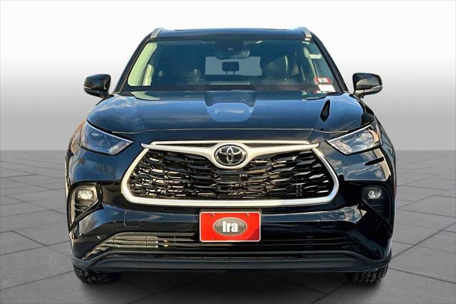 used 2022 Toyota Highlander car, priced at $36,491