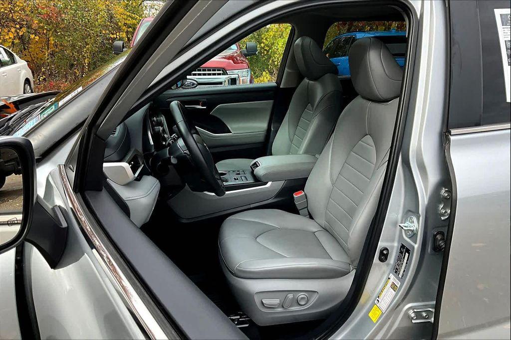 used 2024 Toyota Highlander car, priced at $43,491