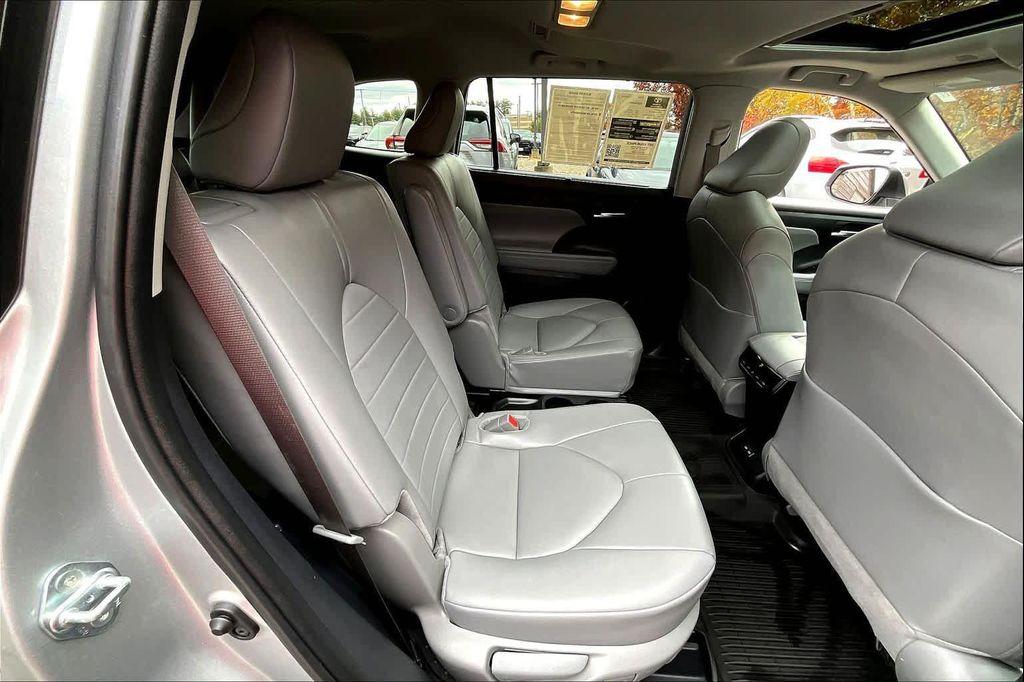 used 2024 Toyota Highlander car, priced at $43,491