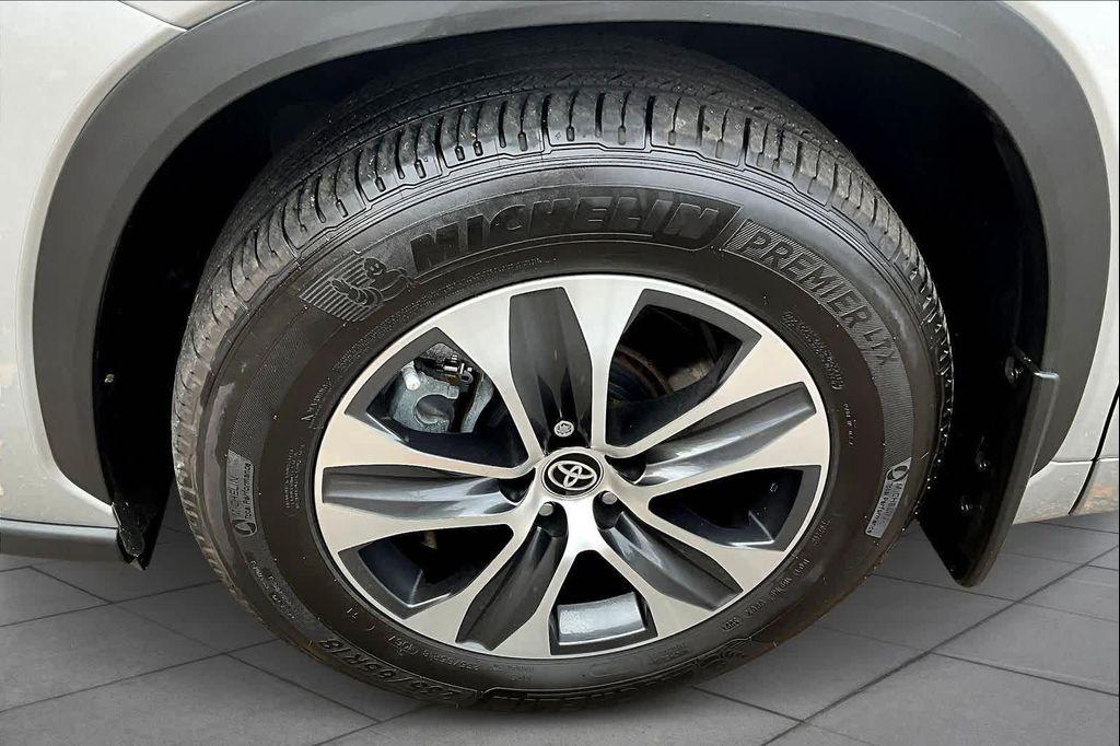 used 2024 Toyota Highlander car, priced at $43,491