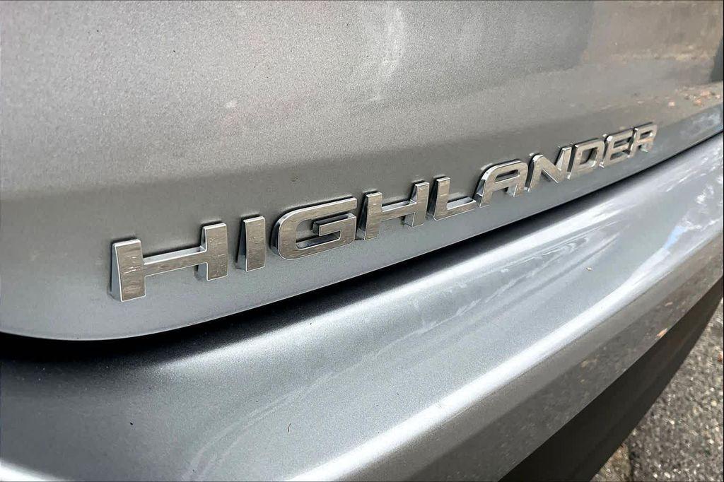 used 2024 Toyota Highlander car, priced at $43,491