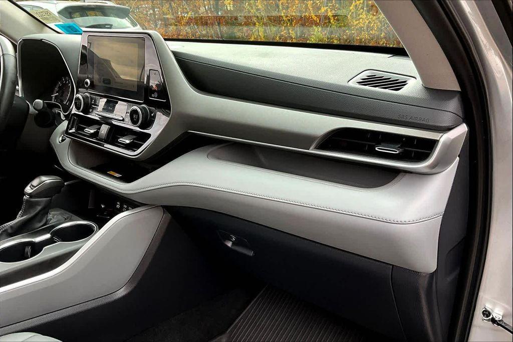 used 2024 Toyota Highlander car, priced at $43,491