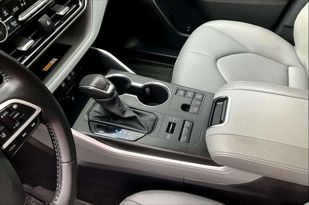used 2024 Toyota Highlander car, priced at $43,491