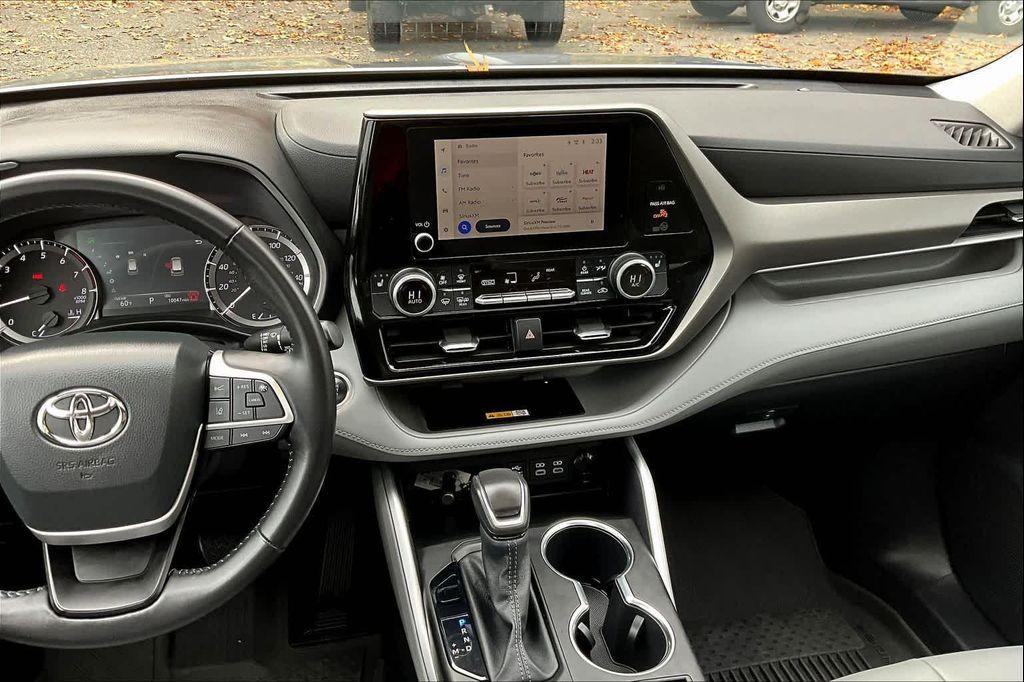 used 2024 Toyota Highlander car, priced at $43,491