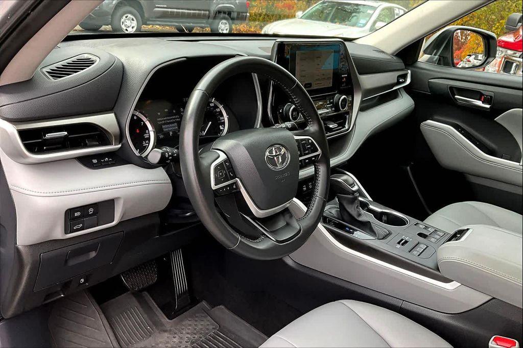 used 2024 Toyota Highlander car, priced at $43,491