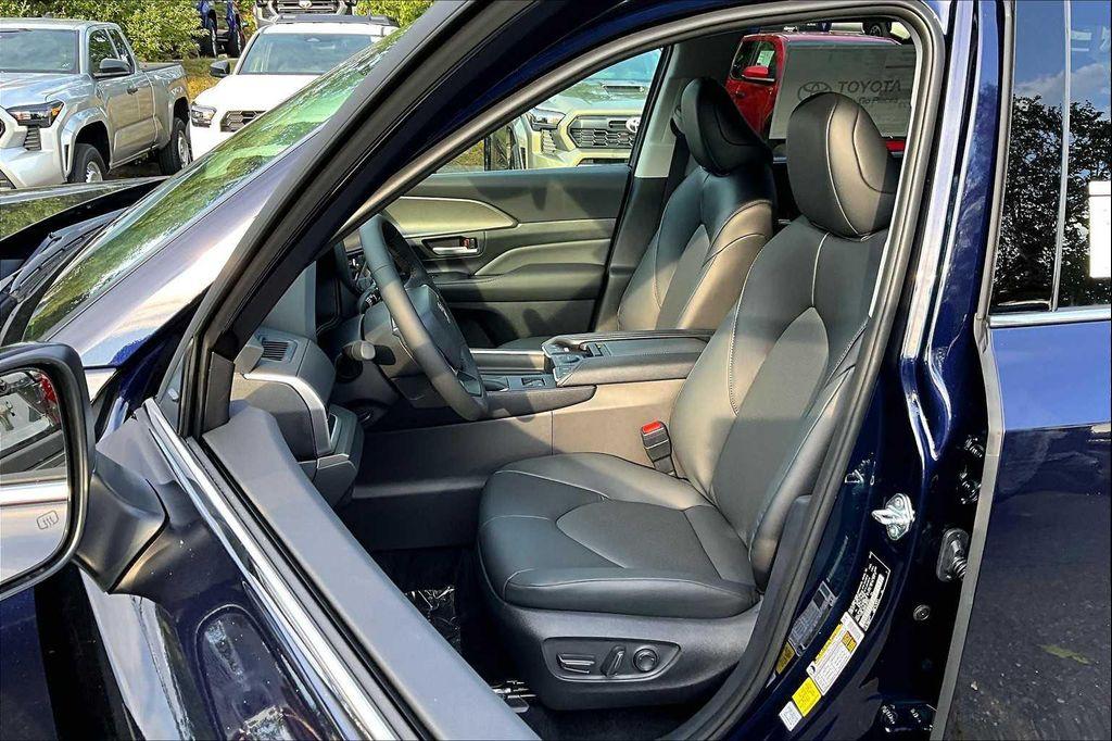 new 2025 Toyota Grand Highlander car, priced at $49,997