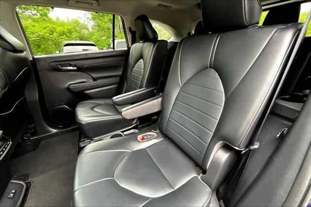 used 2021 Toyota Highlander car, priced at $34,892