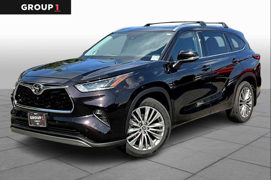 used 2022 Toyota Highlander car, priced at $43,892
