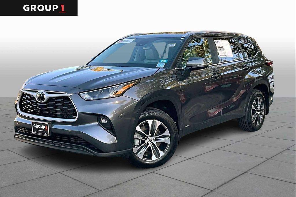 used 2025 Toyota Highlander Hybrid car, priced at $48,981