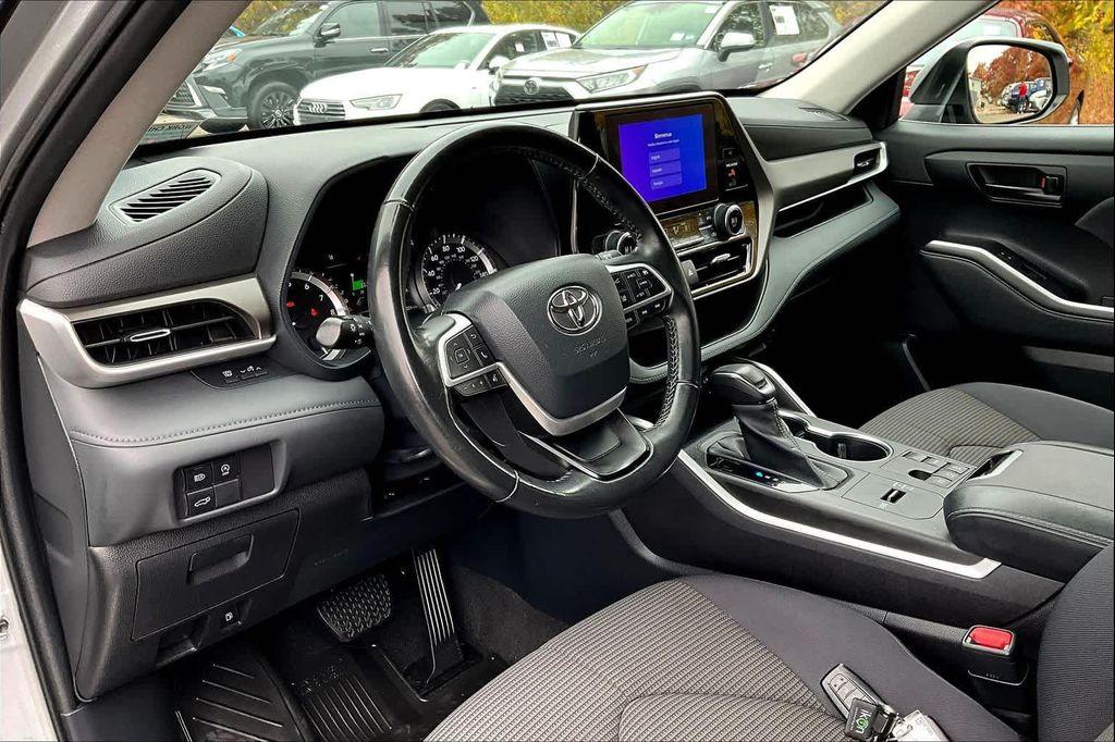 used 2023 Toyota Highlander car, priced at $30,892