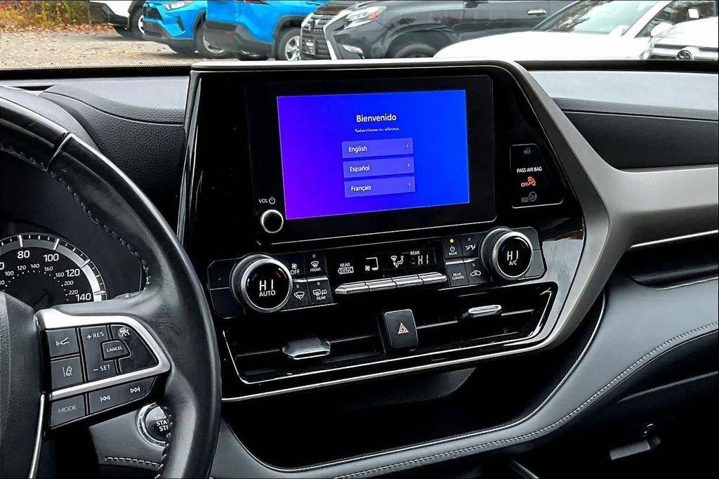 used 2023 Toyota Highlander car, priced at $30,892
