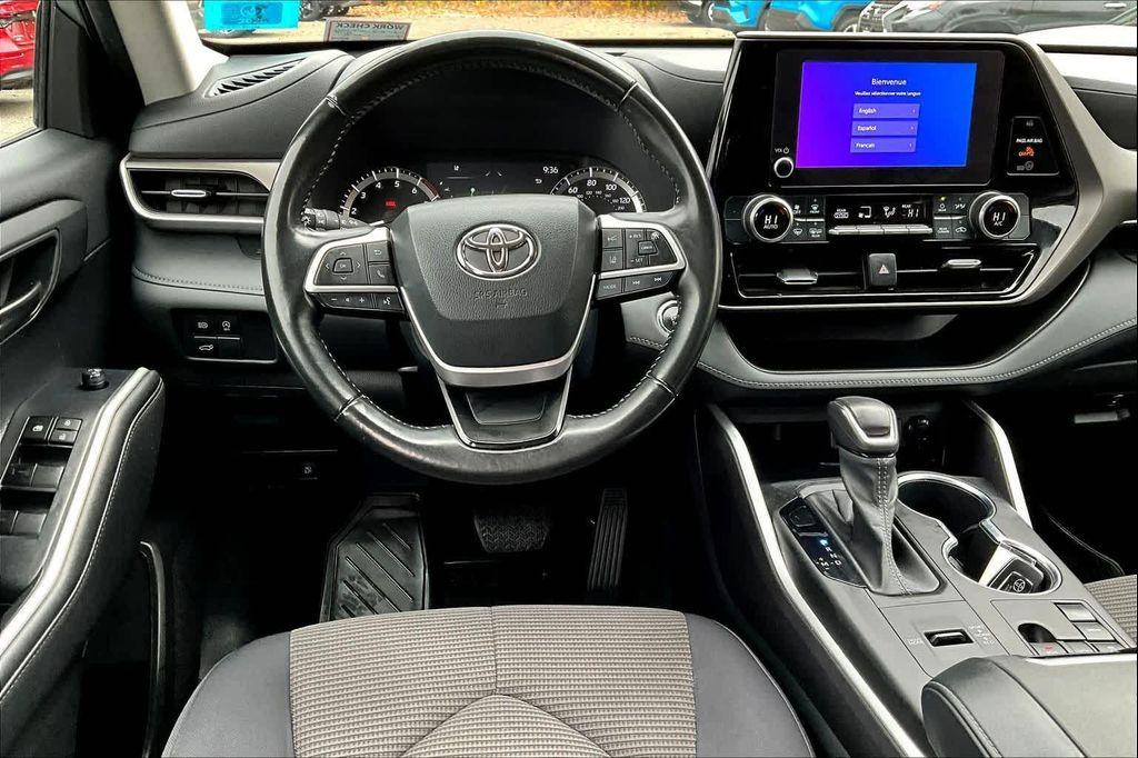 used 2023 Toyota Highlander car, priced at $30,892