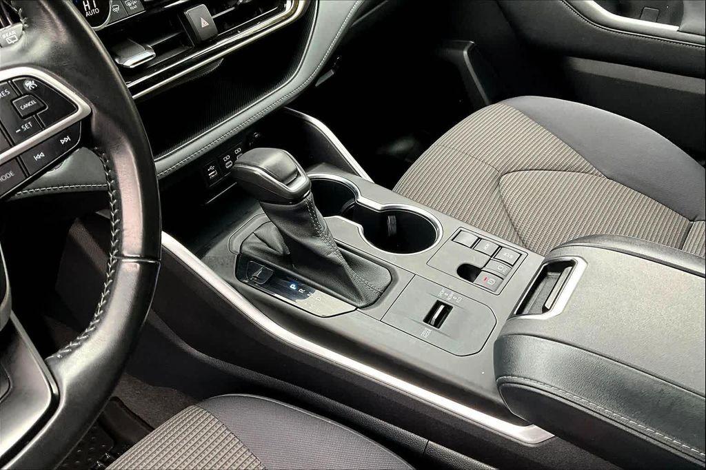 used 2023 Toyota Highlander car, priced at $30,892