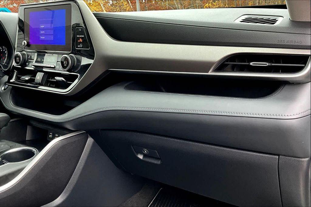 used 2023 Toyota Highlander car, priced at $30,892