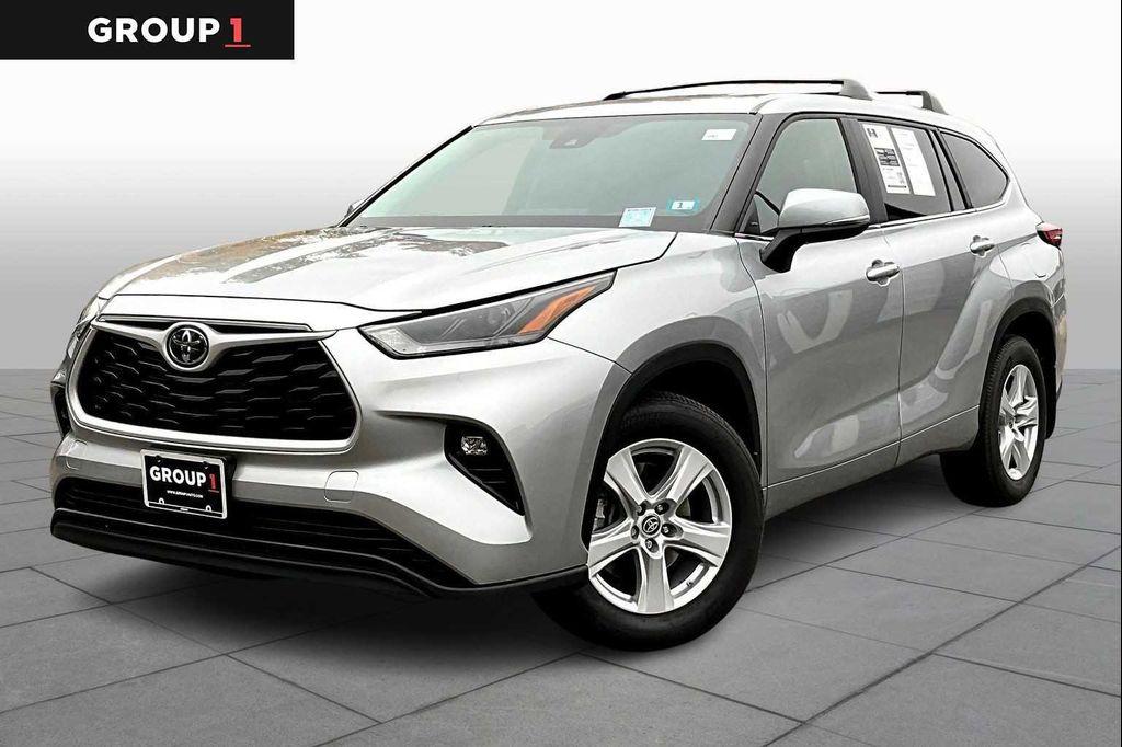 used 2023 Toyota Highlander car, priced at $30,892