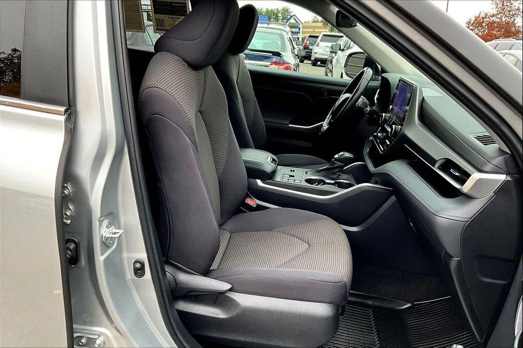 used 2023 Toyota Highlander car, priced at $30,892