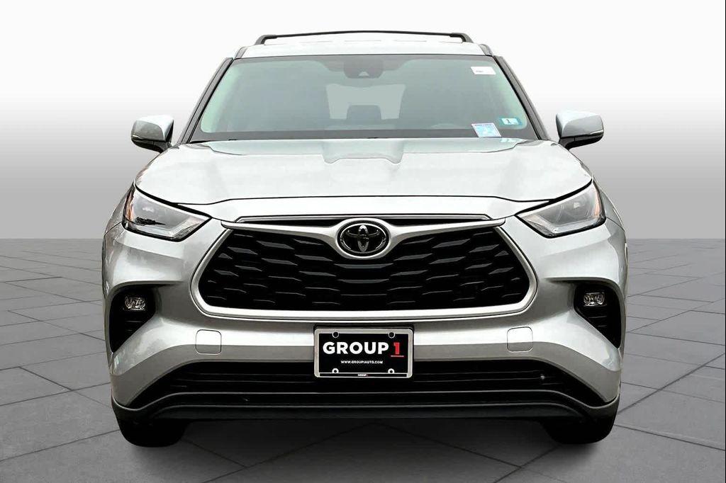 used 2023 Toyota Highlander car, priced at $30,892