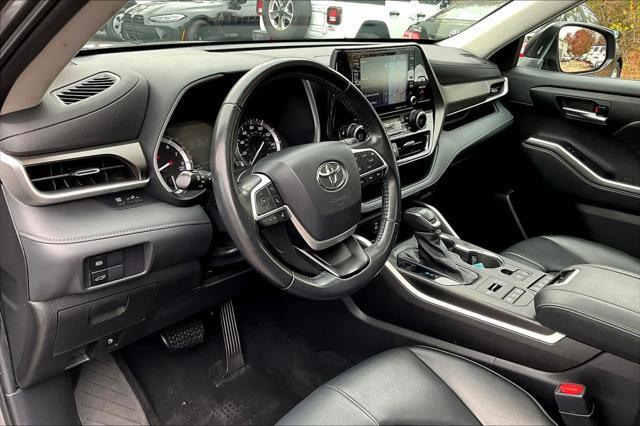 used 2022 Toyota Highlander car, priced at $34,682