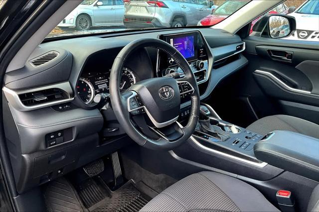 used 2024 Toyota Highlander car, priced at $39,892